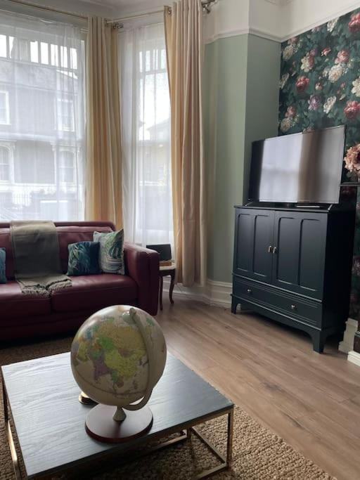 West London Stunning Garden Flat - Period Features Apartment Exterior photo